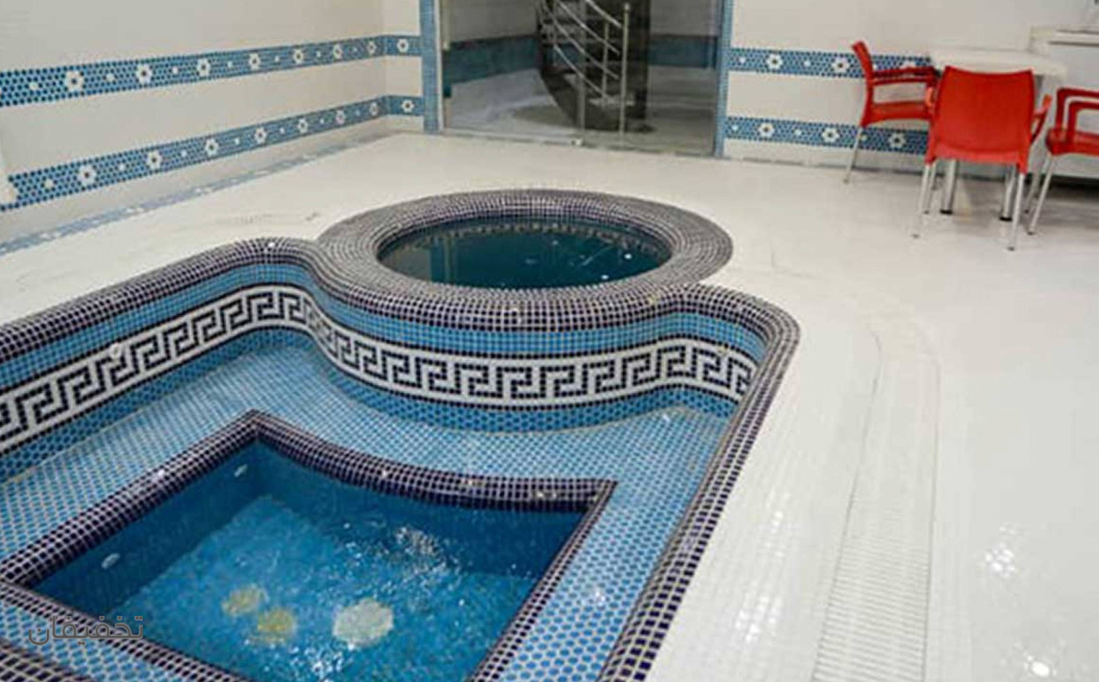 استخر و مجموعه ورزشی همایون