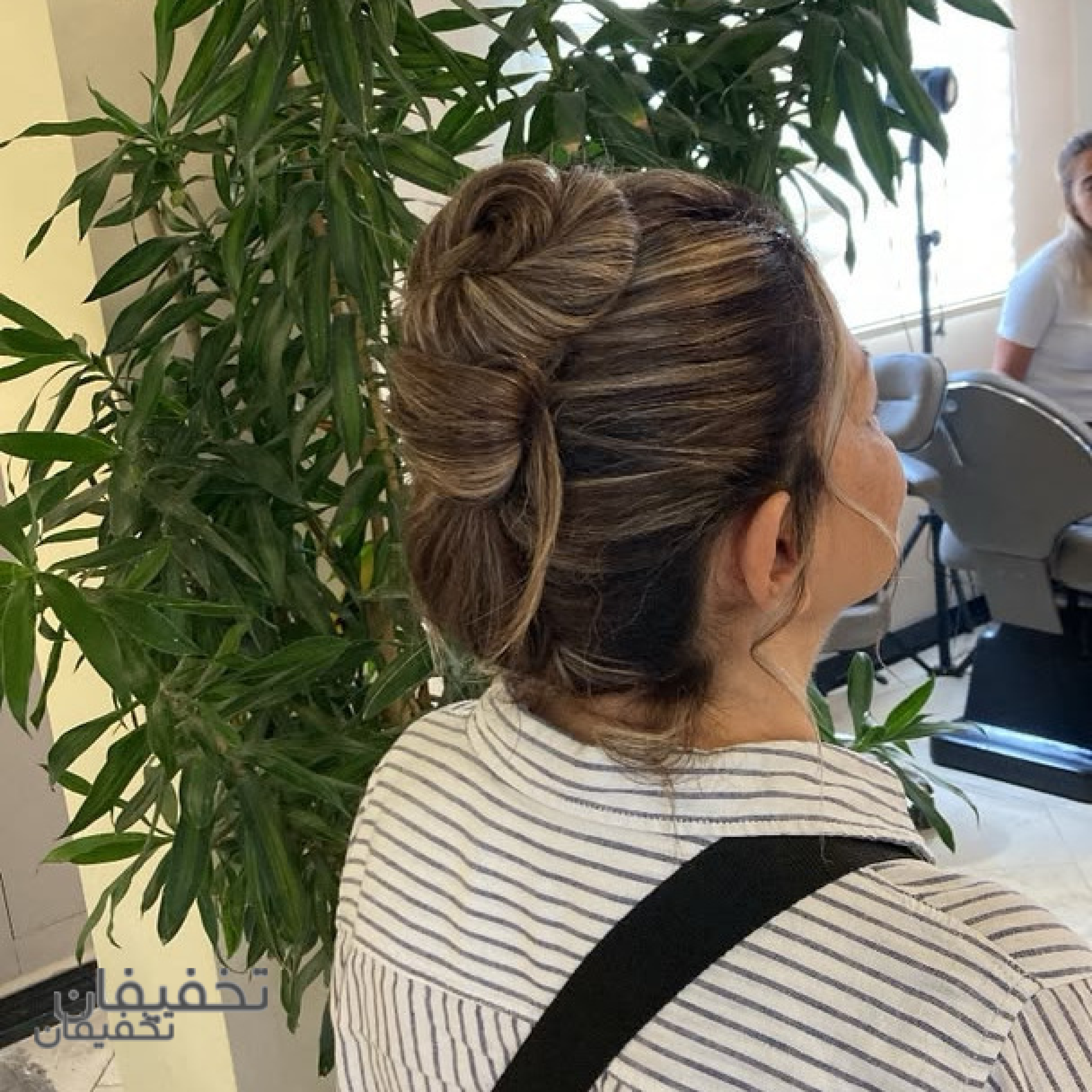 اکادمی زیبایی بهارا 