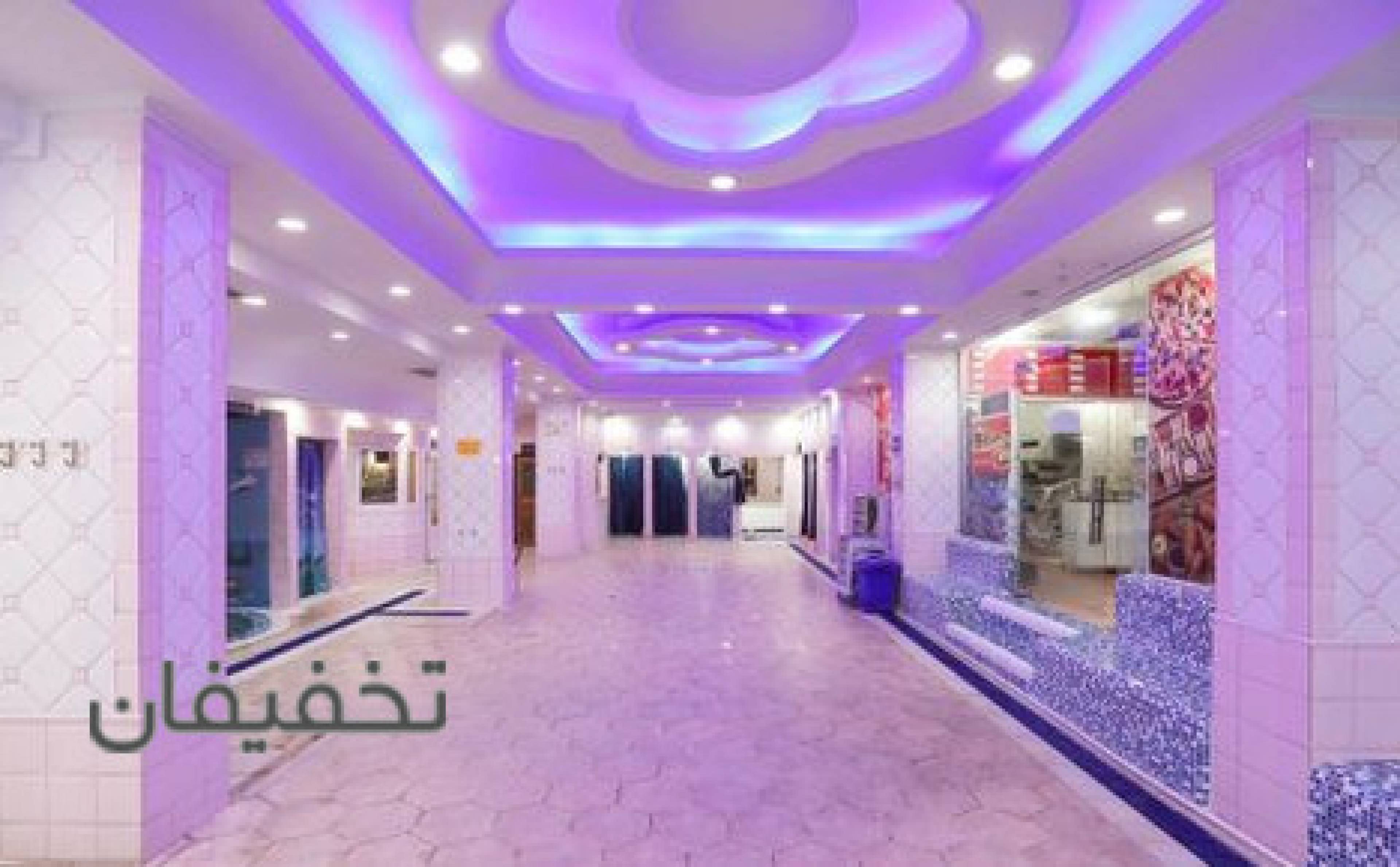 استخر مجموعه ورزشی گلایل سفید