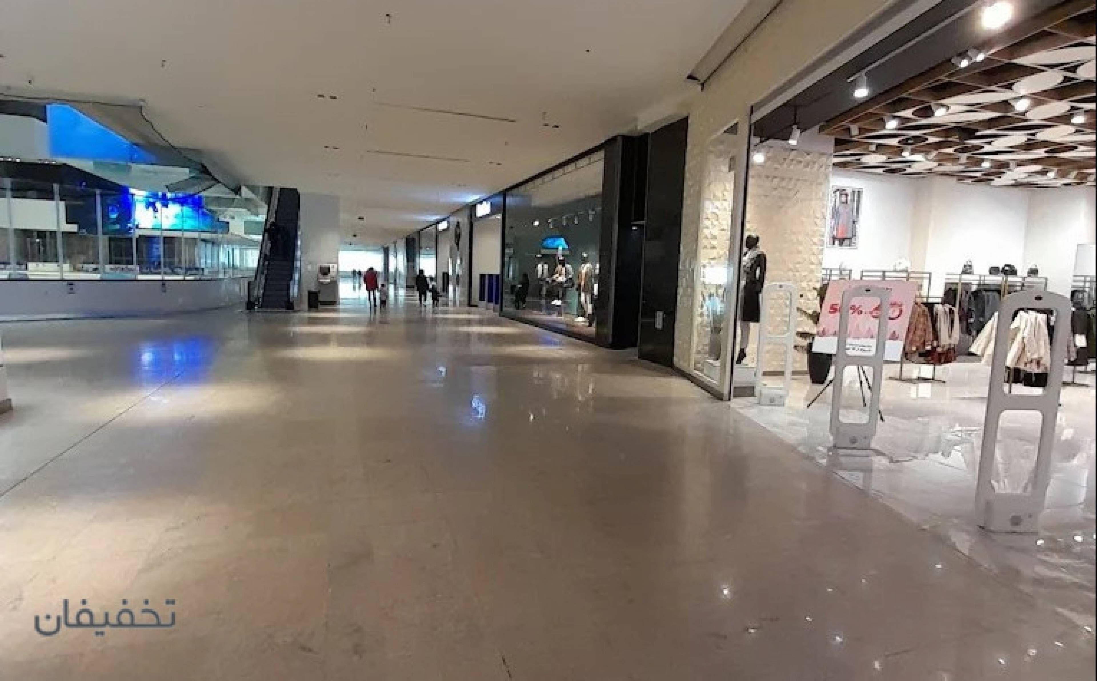 پیست یخ ایران مال (آیس باکس)
