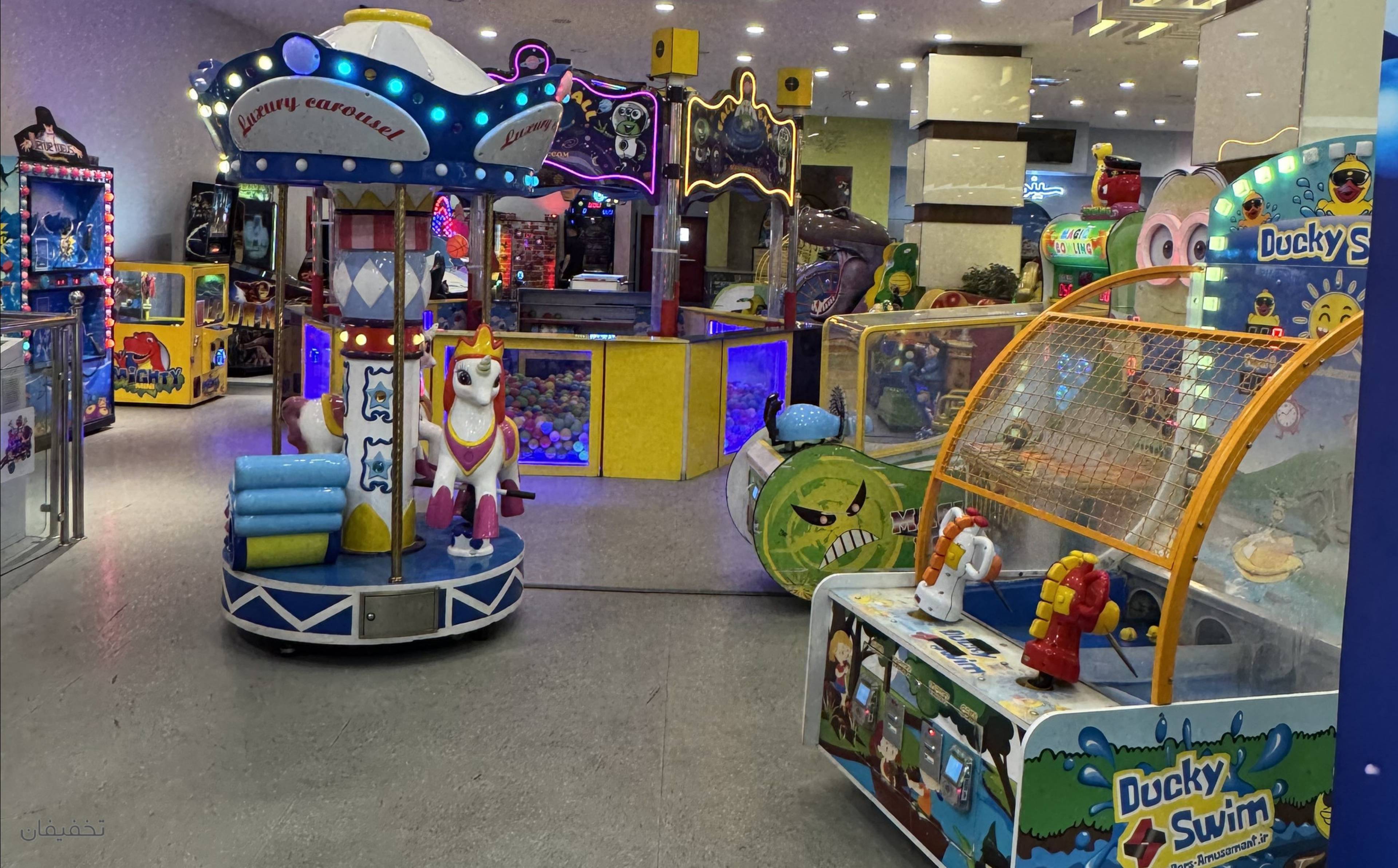 مجموعه شهربازی کارخانه شادی