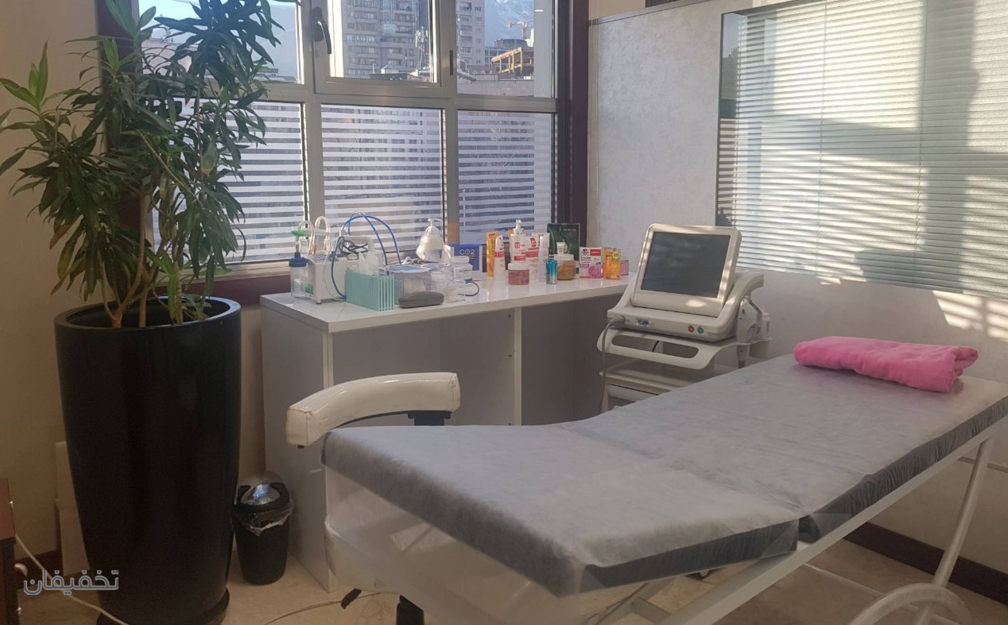 مطب لیزر و زیبایی دکتر مونا معصوم آبادی(درمانیکا)