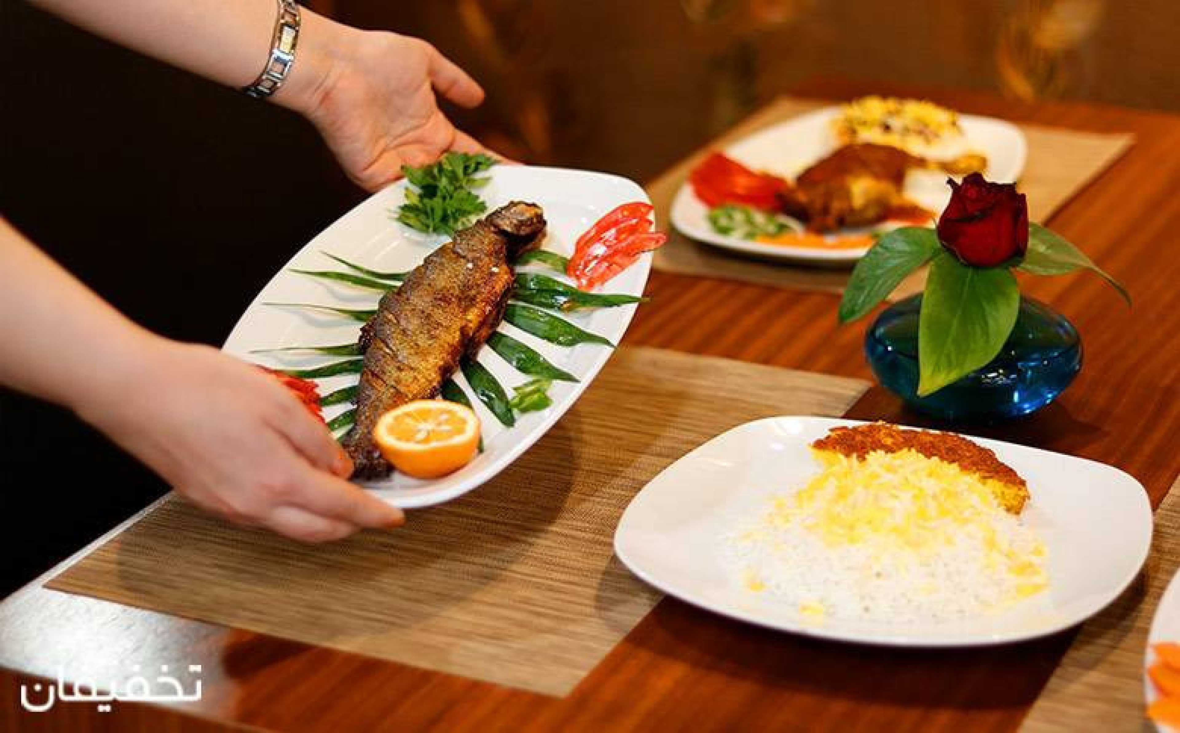 رستوران سنتی لیوا برج نگین آزادی