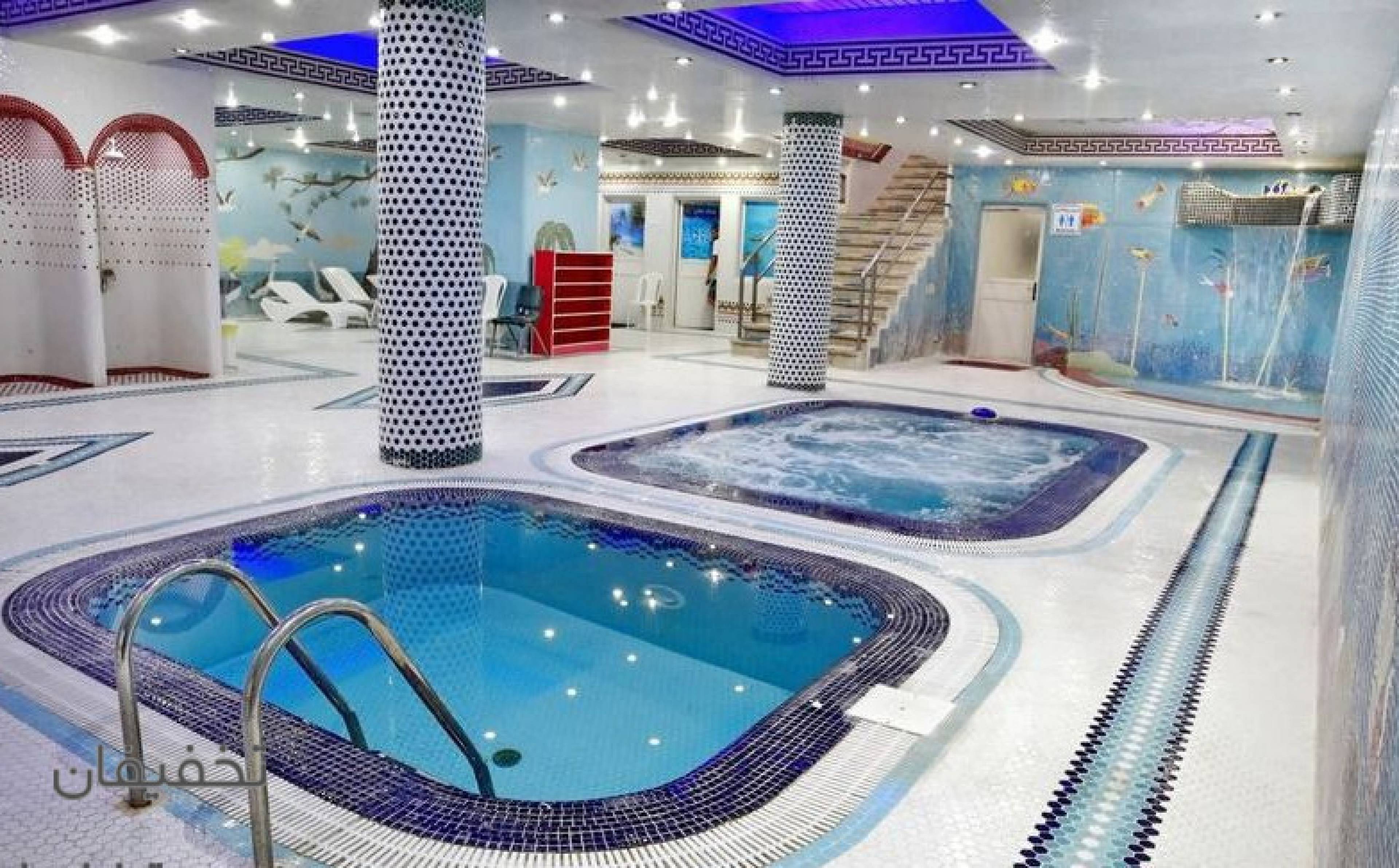 استخر سرپوشیده پاس