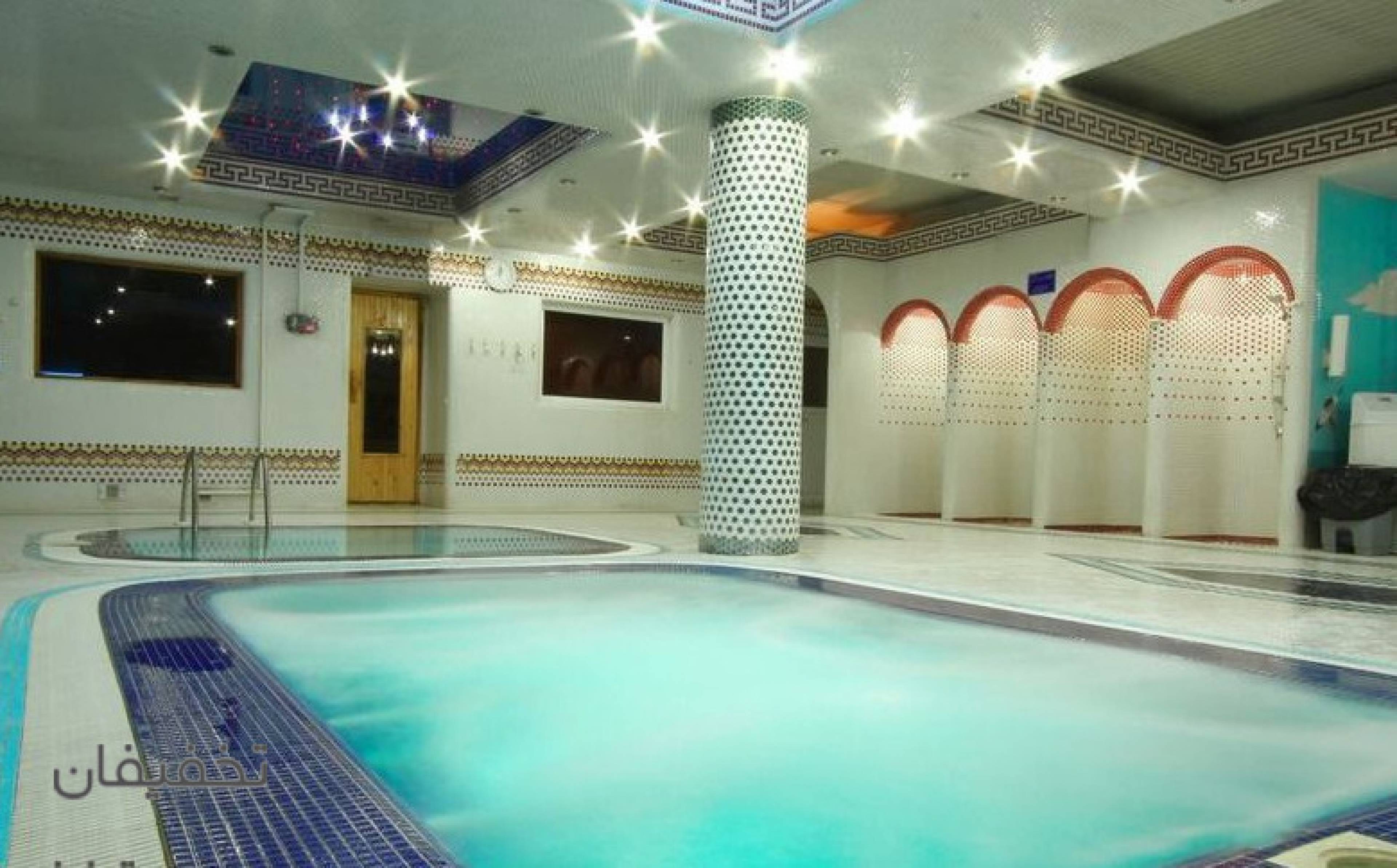 استخر سرپوشیده پاس