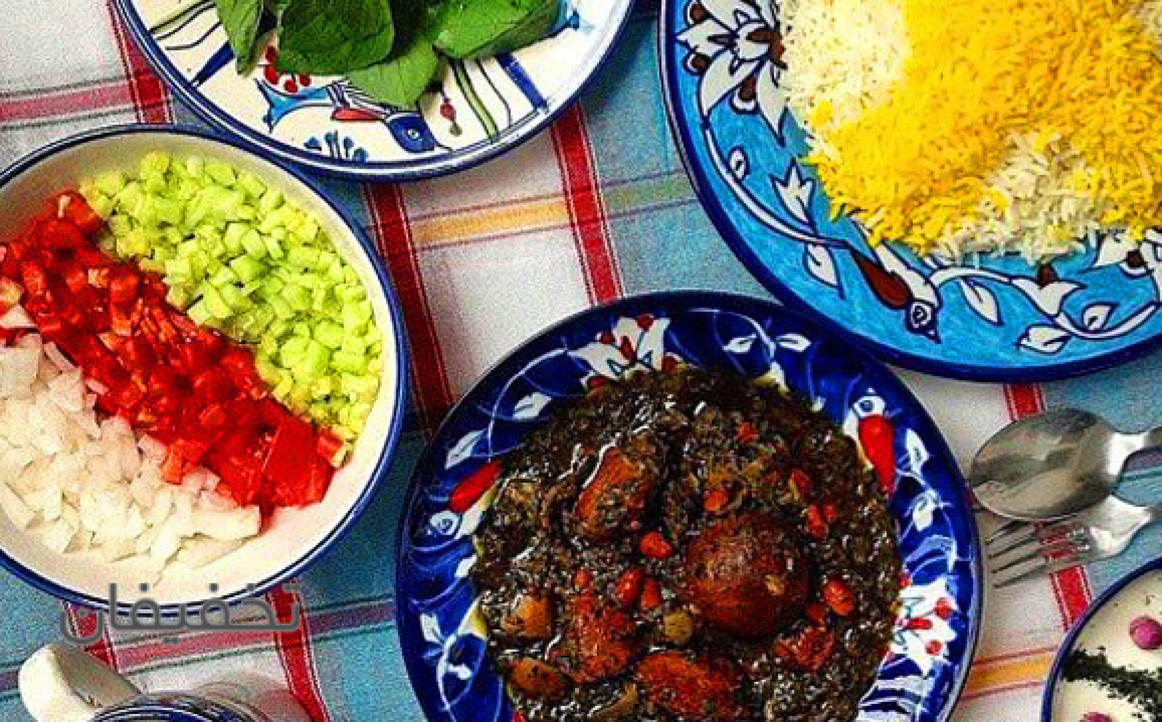 رستوران و تهیه غذای خانواده جوان