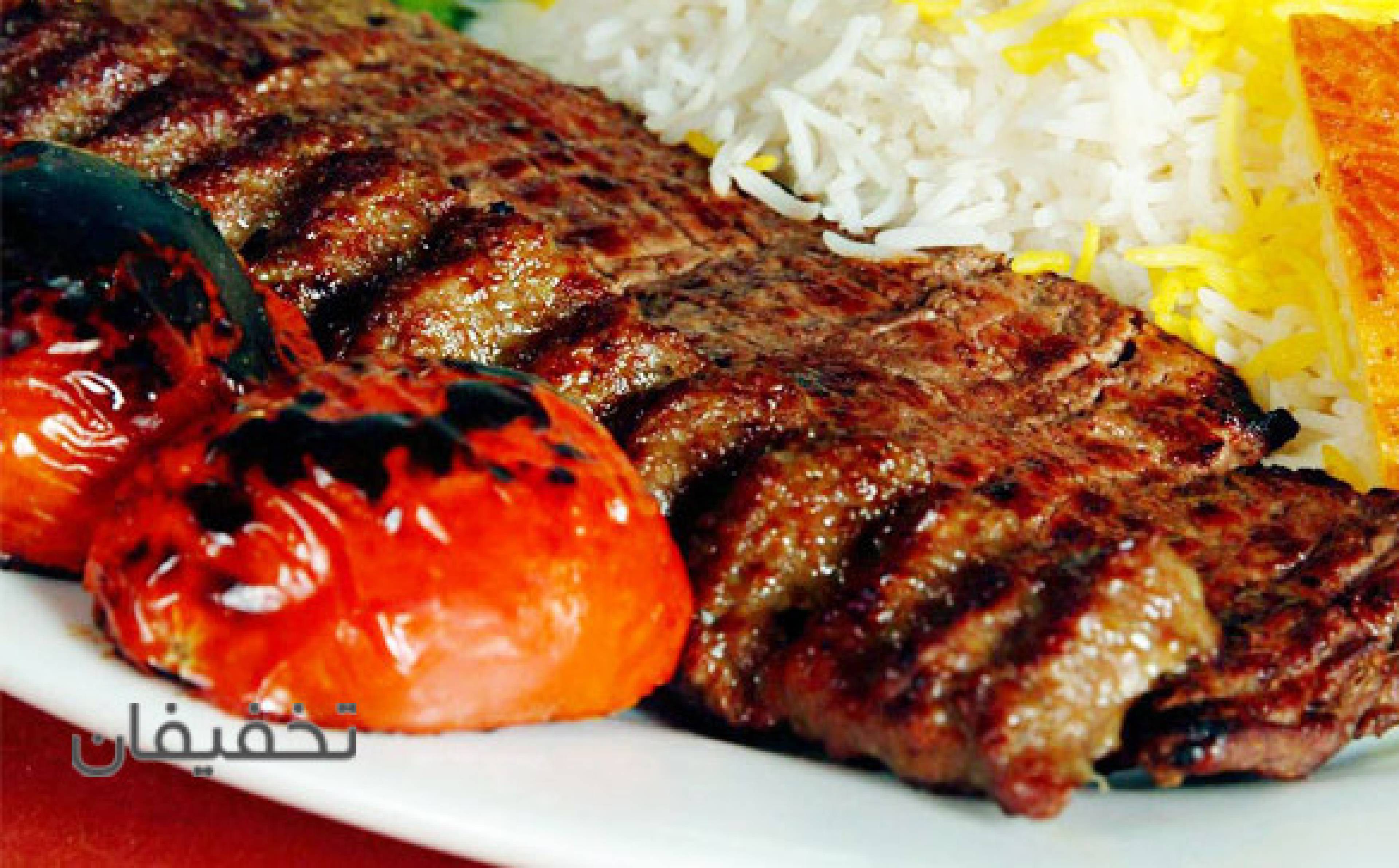 رستوران و تهیه غذای خانواده جوان