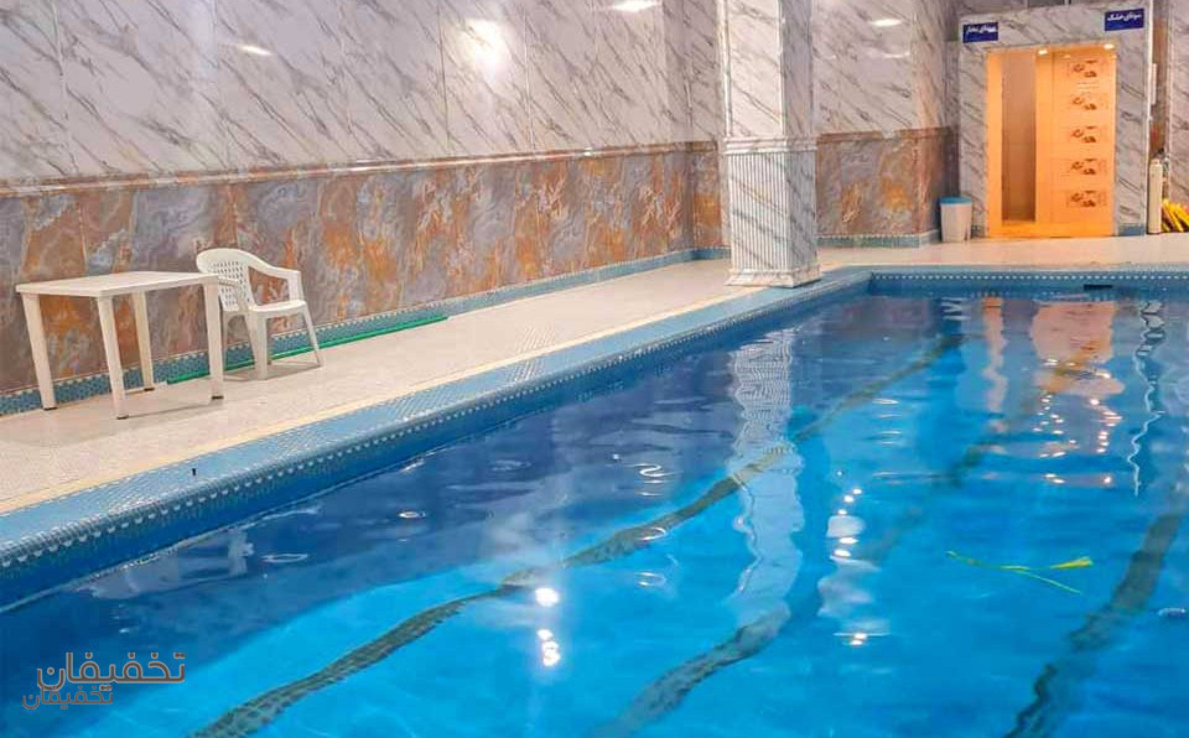 استخر هتل عالی قاپو اصفهان