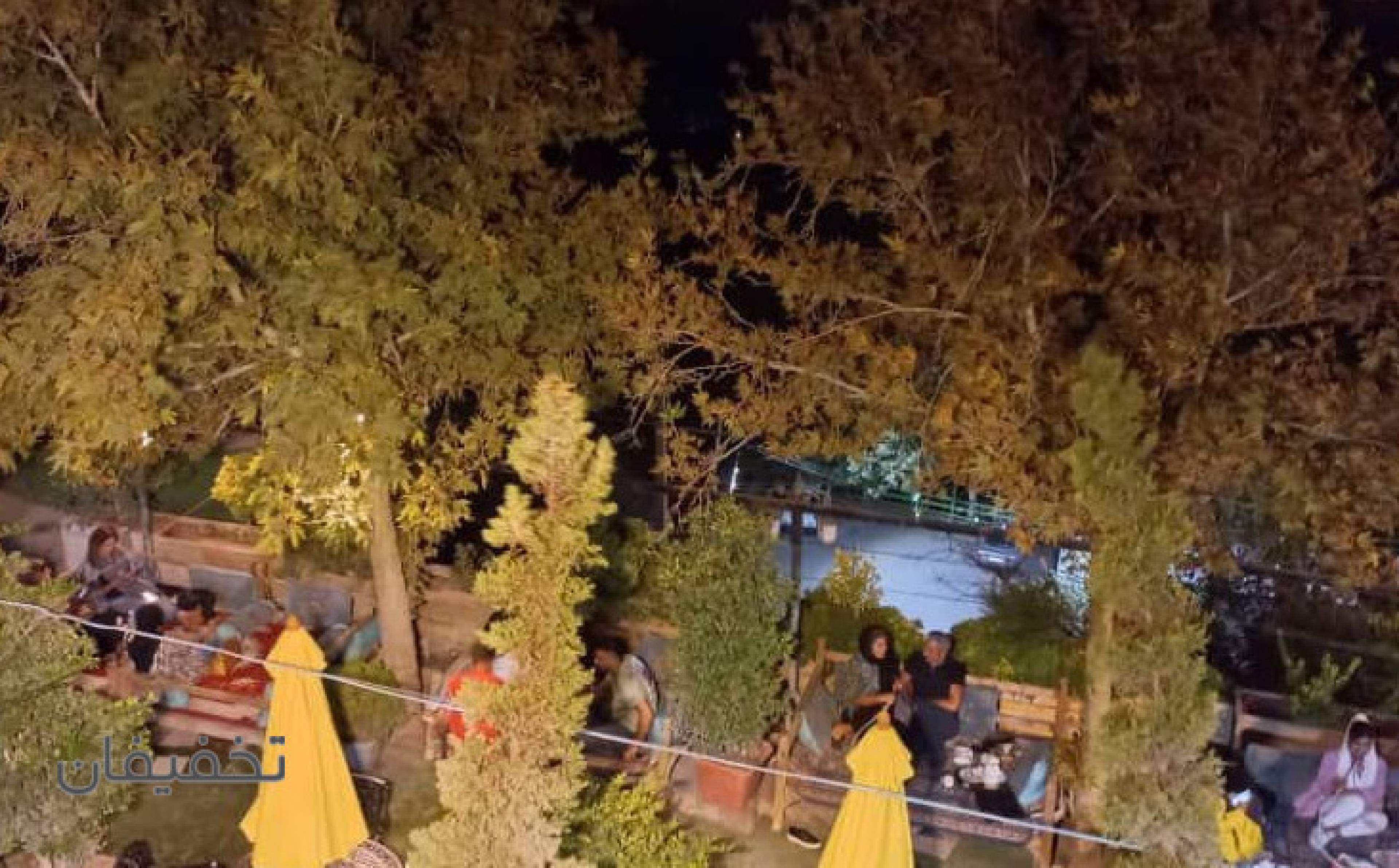 باغچه رستوران آبشار