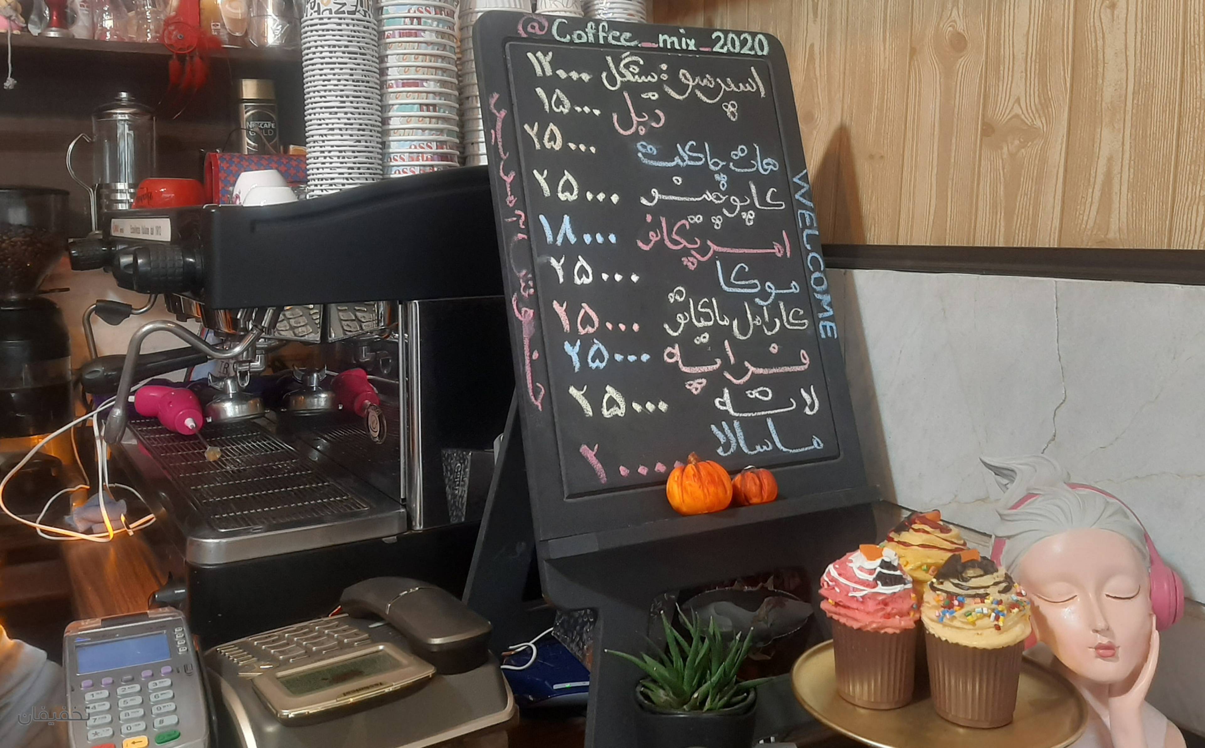 کافه میکس پیروزی