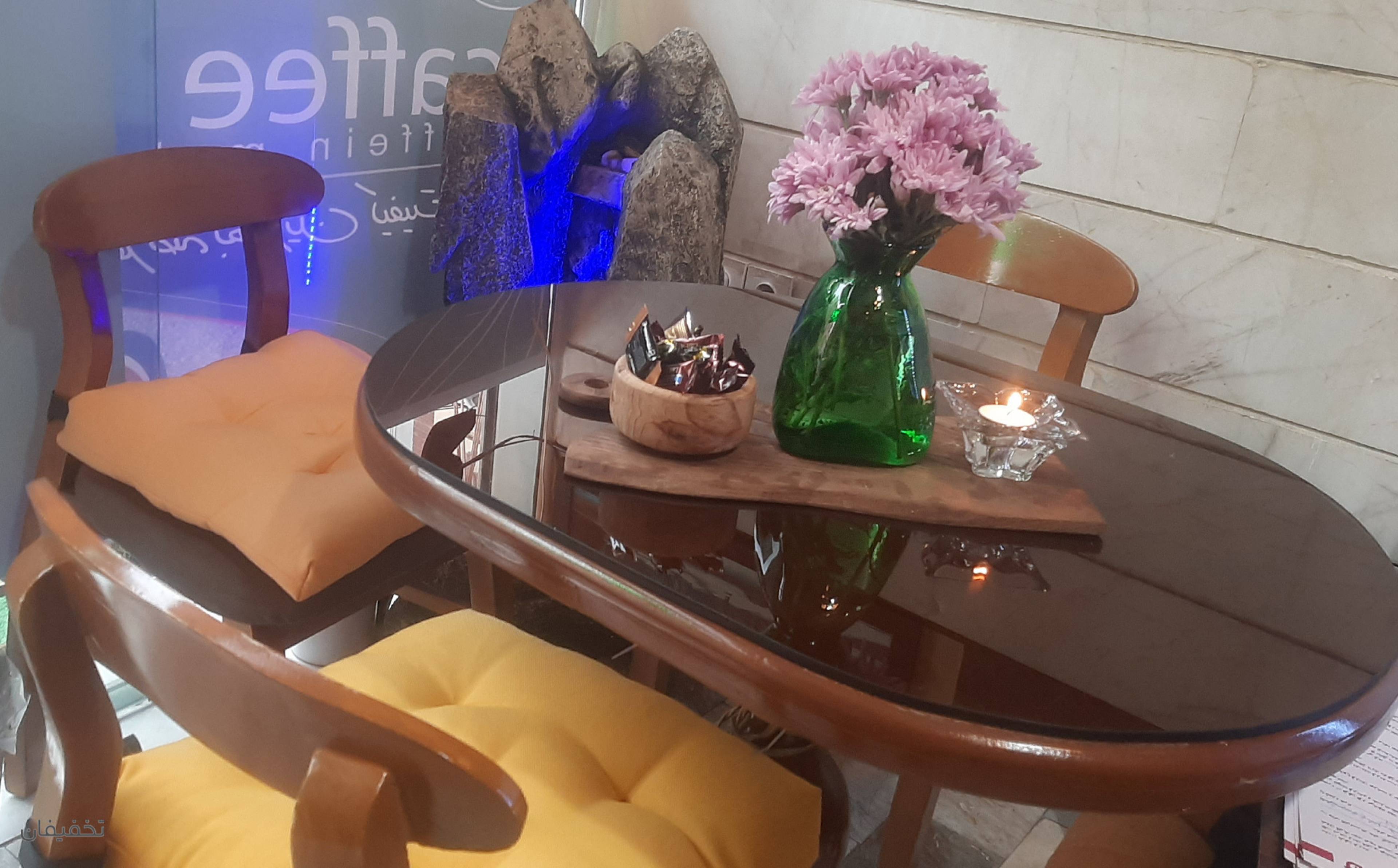 کافه میکس پیروزی