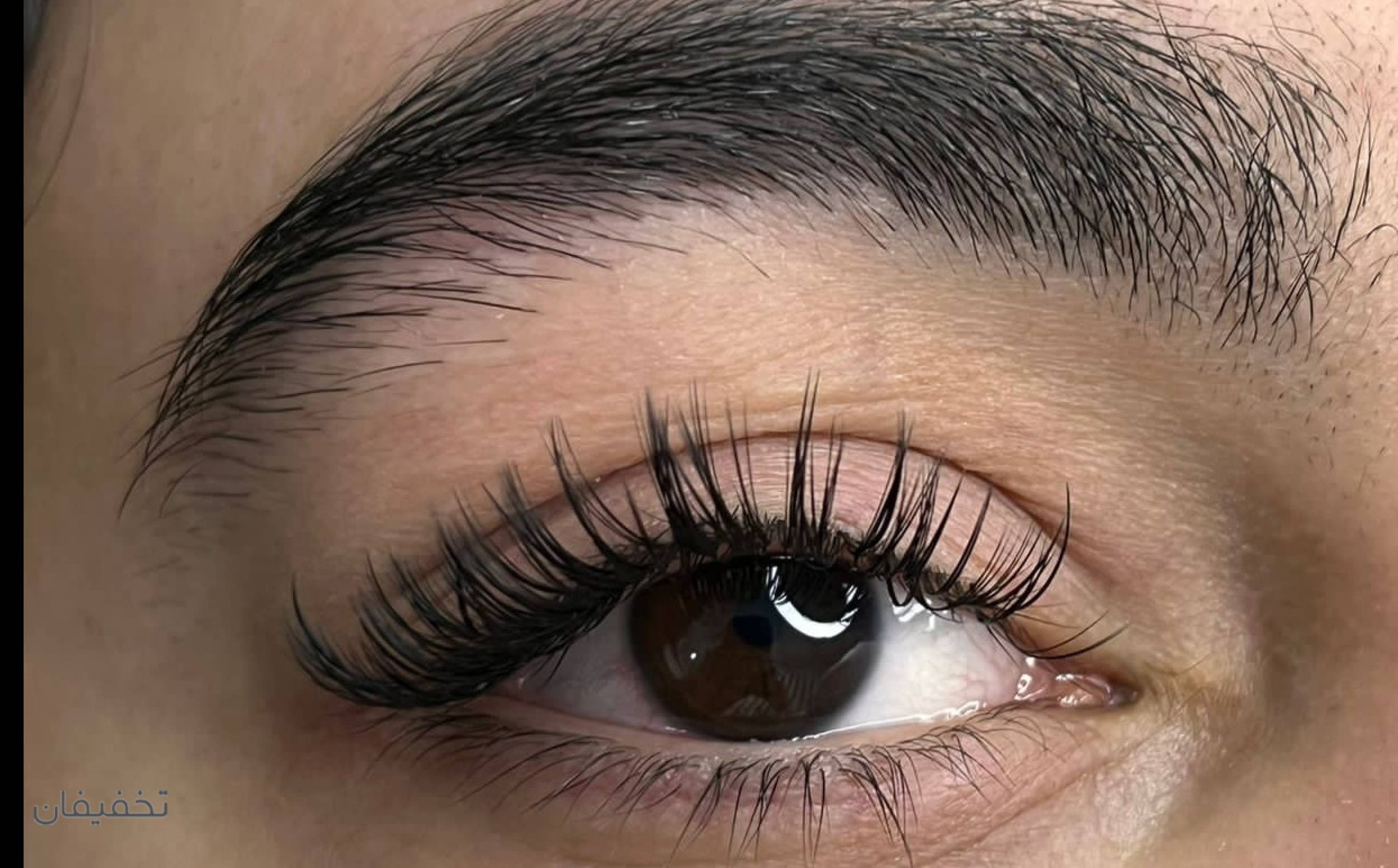 اکستنشن مژه در آرایشگاه نیلدا