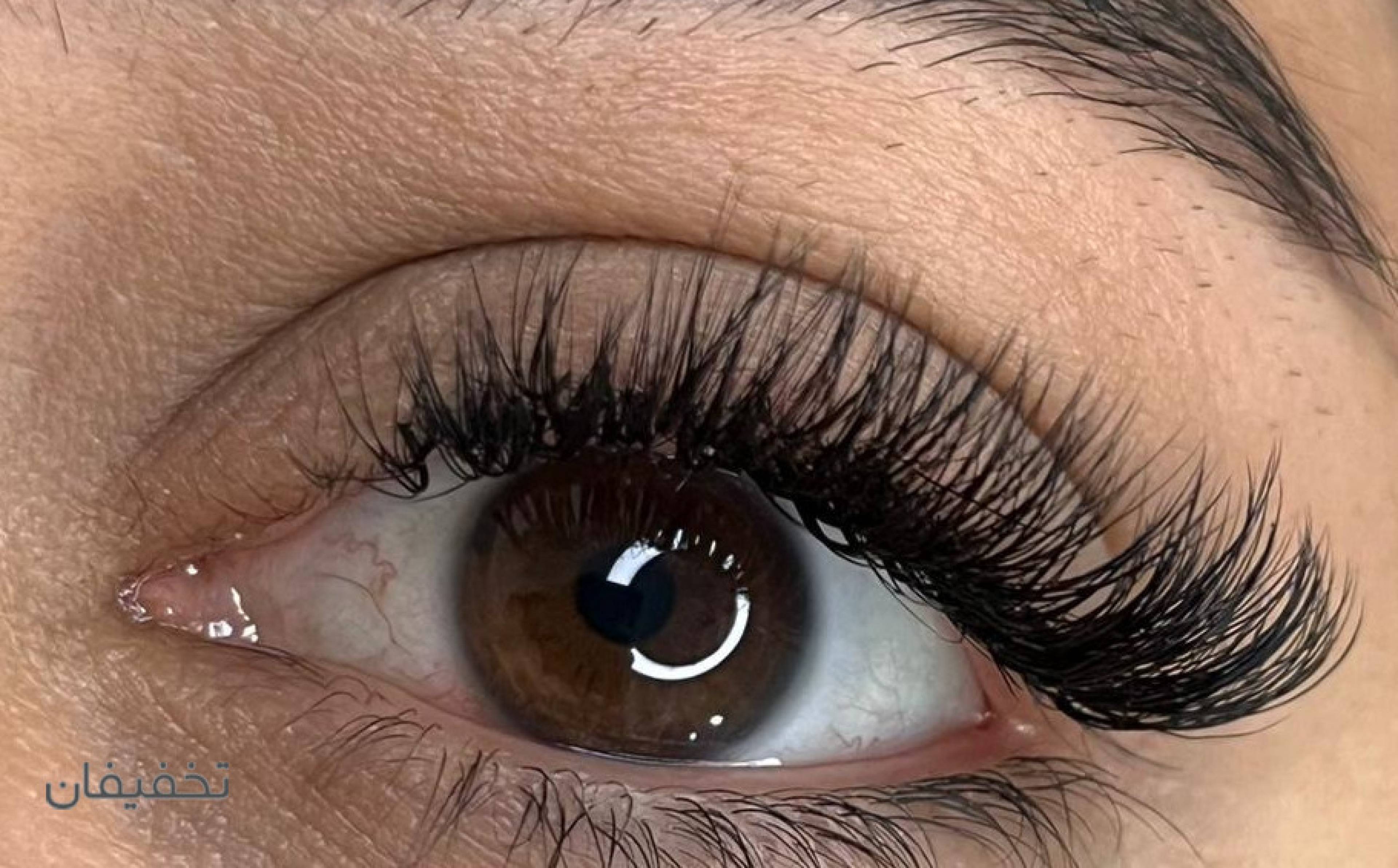 اکستنشن مژه در آرایشگاه نیلدا