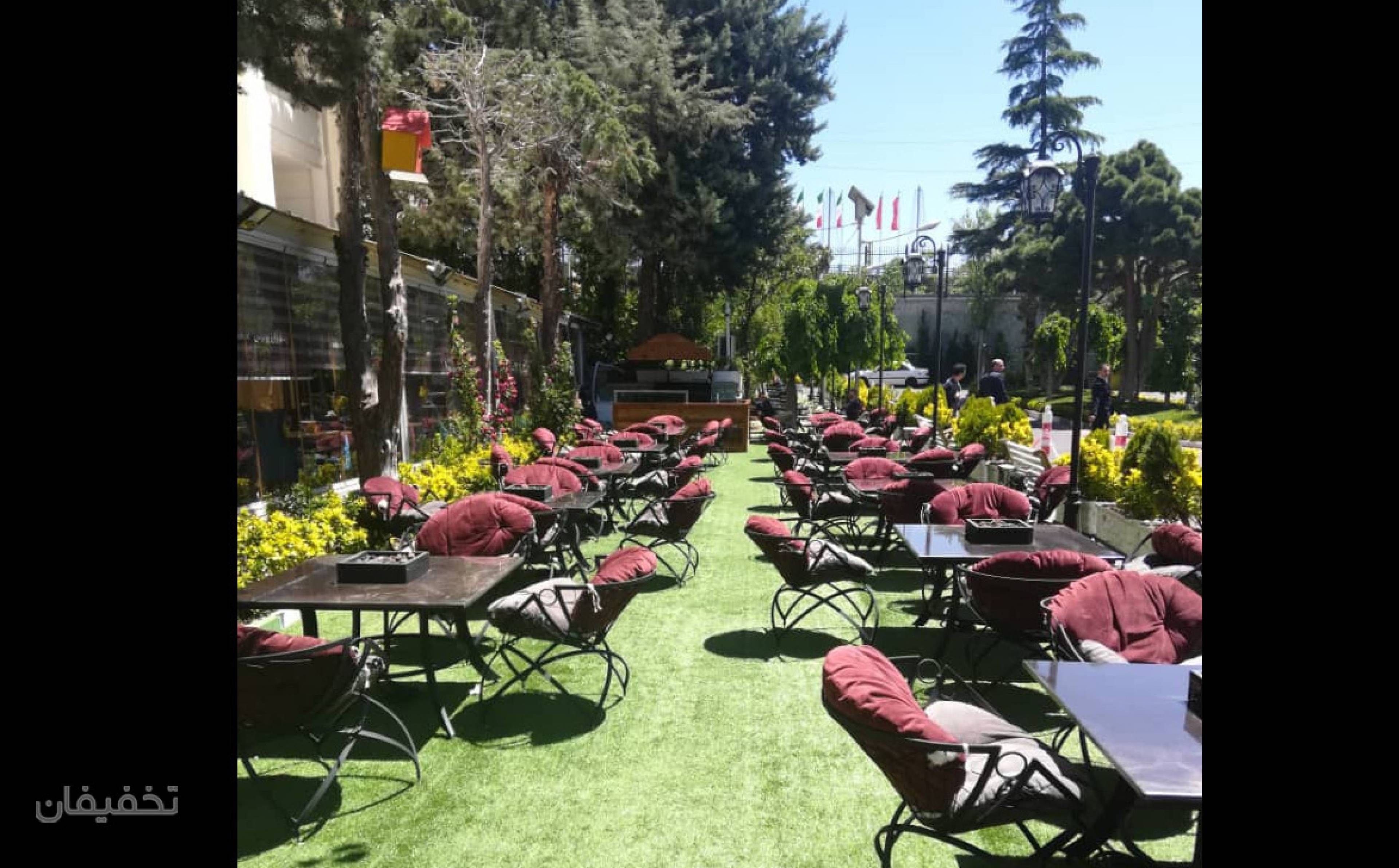 رستوران هتل پارسیان اوین