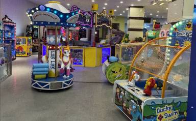 مجموعه شهربازی کارخانه شادی