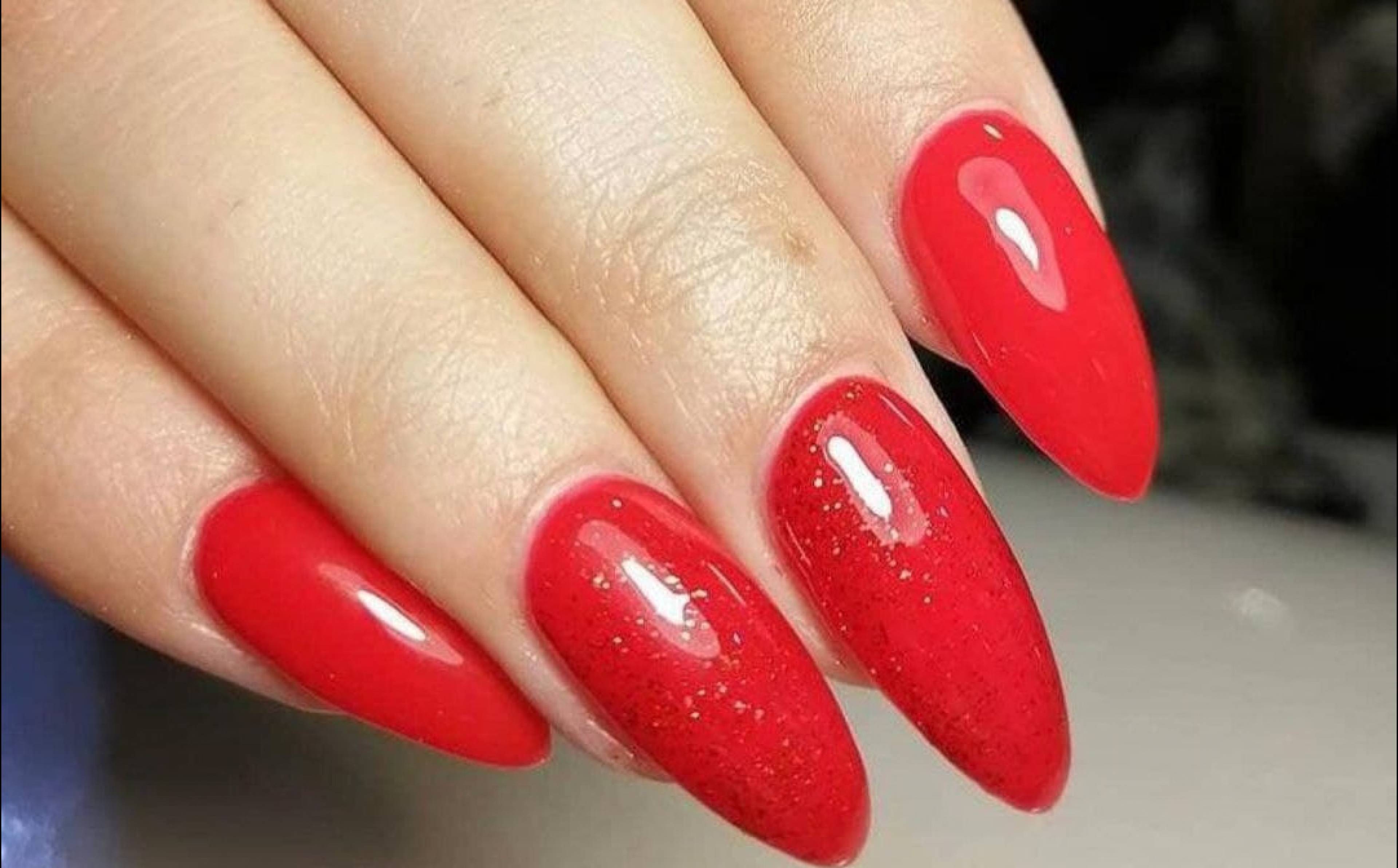 سالن آرایشی زیبایی عطی