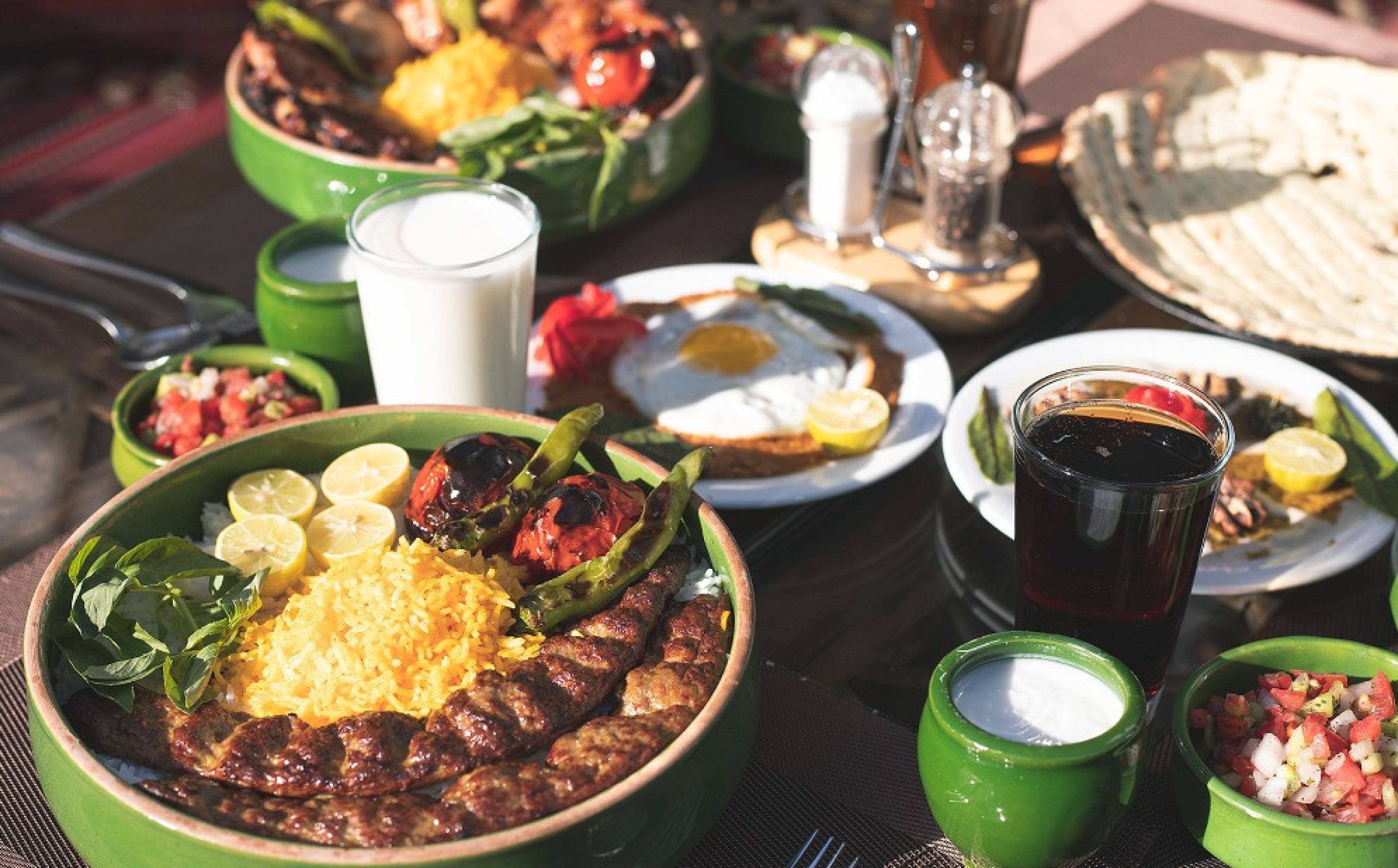 کافه رستوران خشنود (هتل پارسیان استقلال)