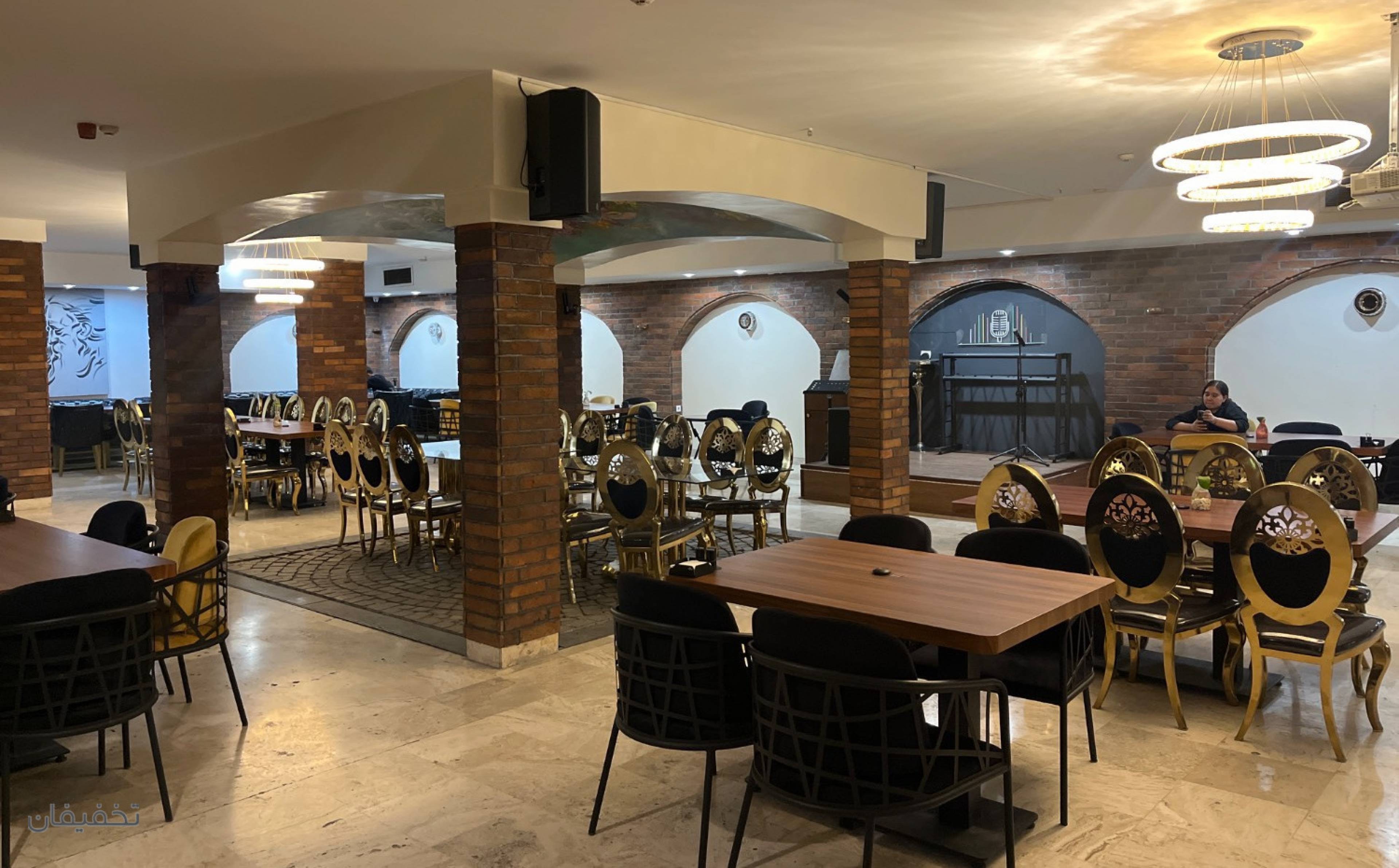 رستوران سنتی پلاتینیوم ایرانیان