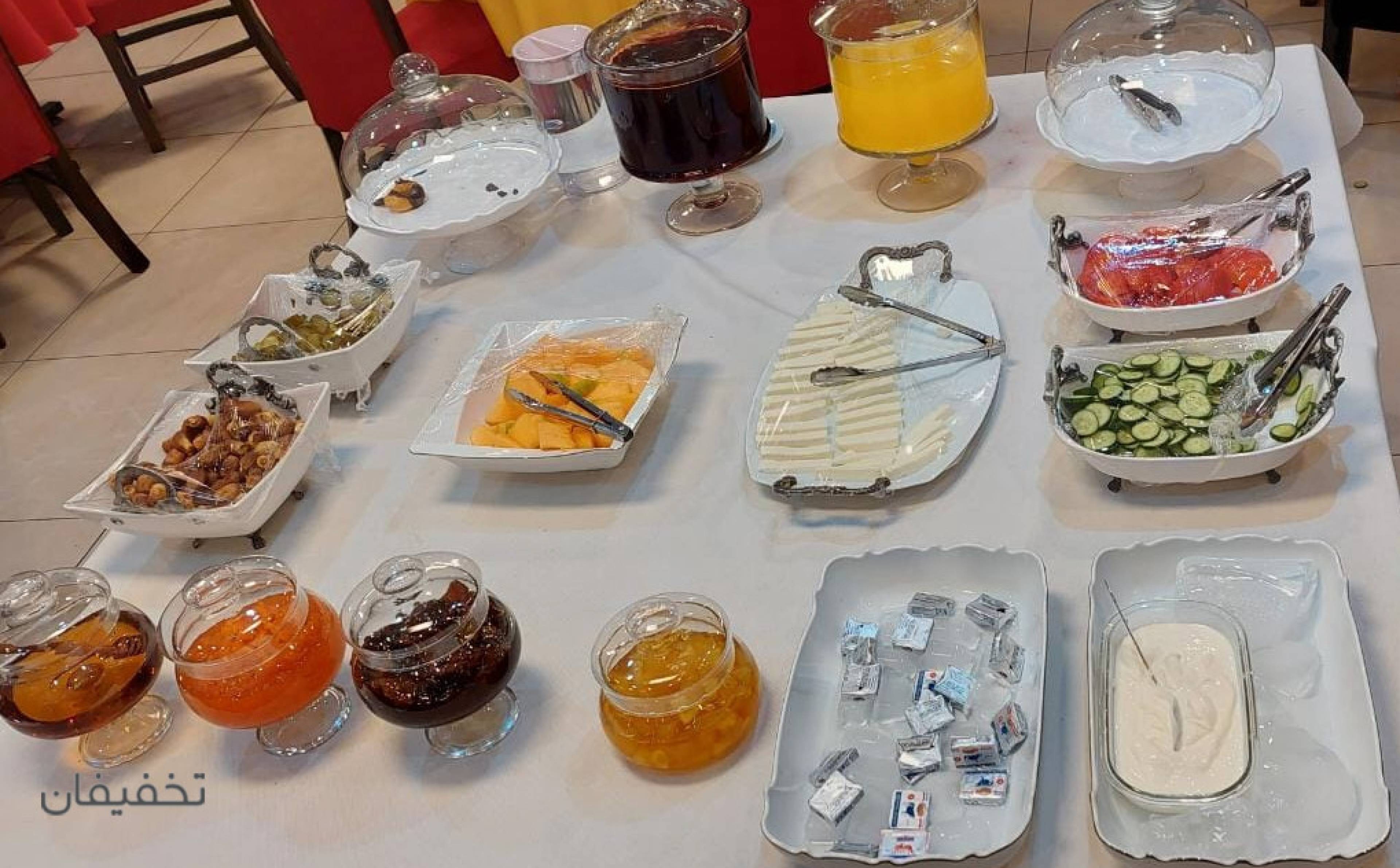 بوفه رستوران هتل تاوریژ