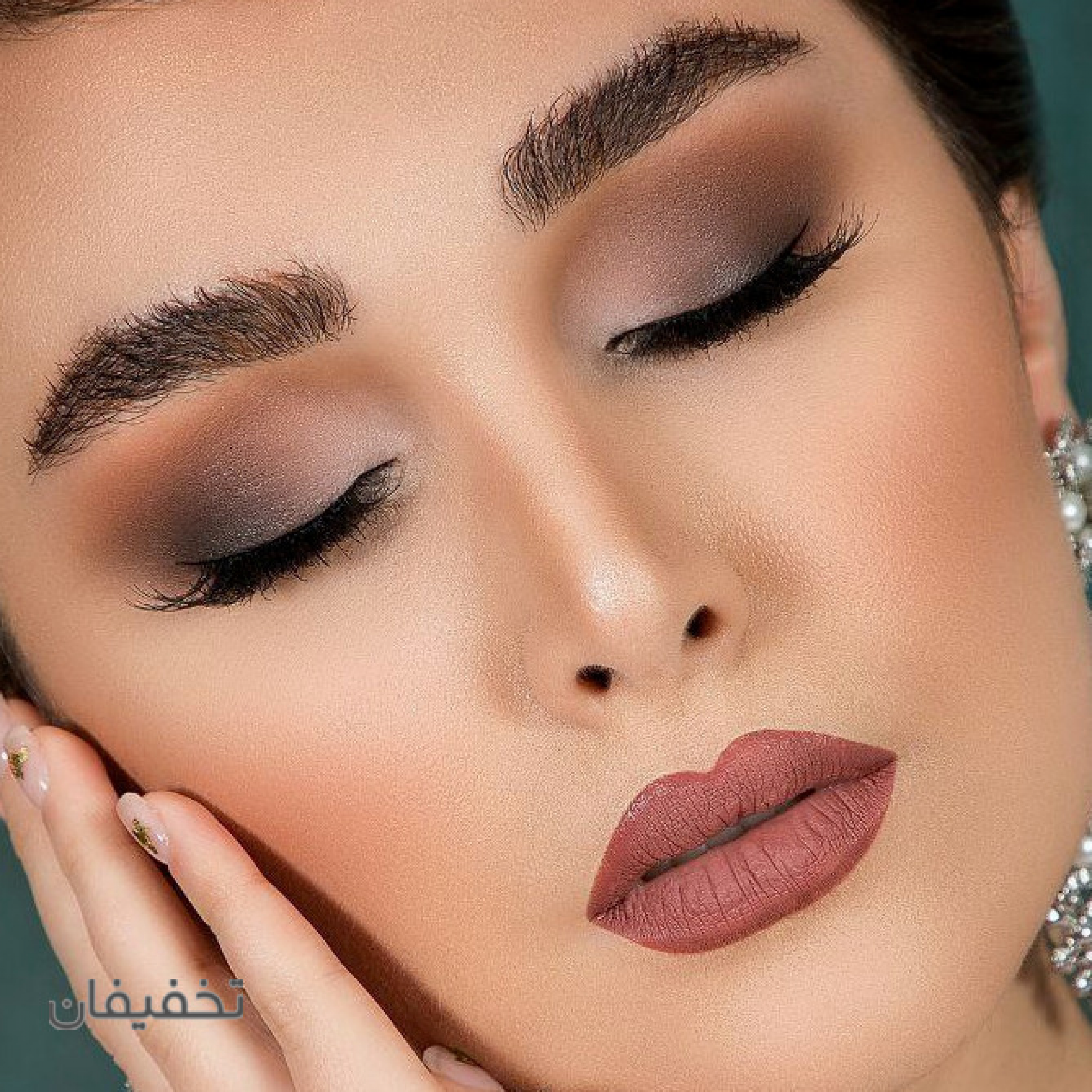 آموزش و خدمات عروس و زیبایی شکوفه نصیری
