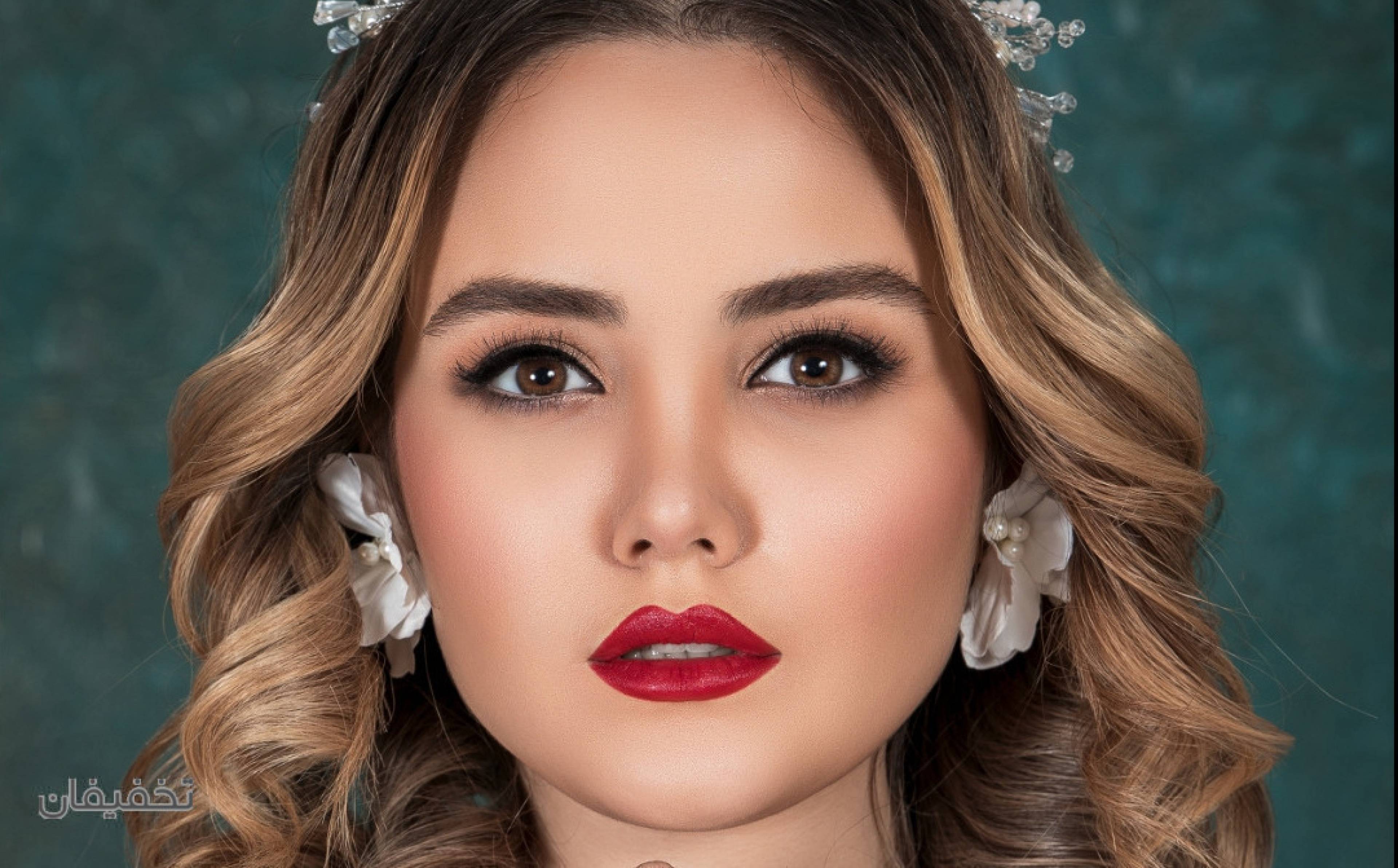 آموزش و خدمات عروس و زیبایی شکوفه نصیری