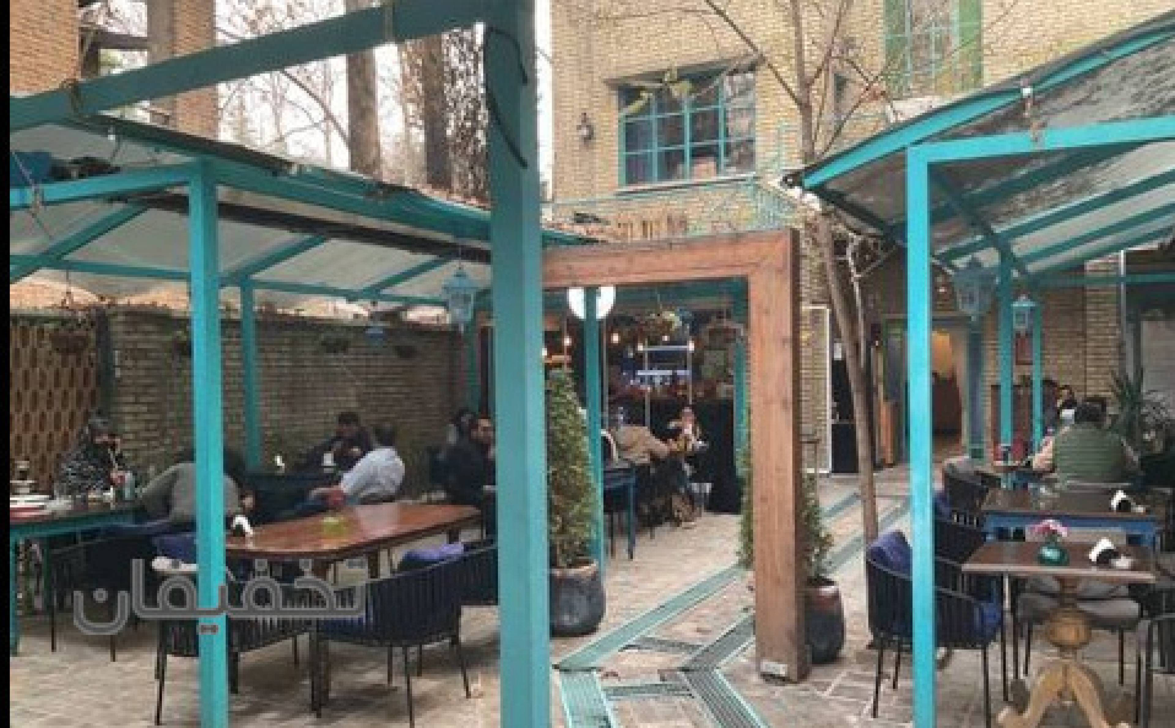 کافه آیشا(عمارت خانه دوست)