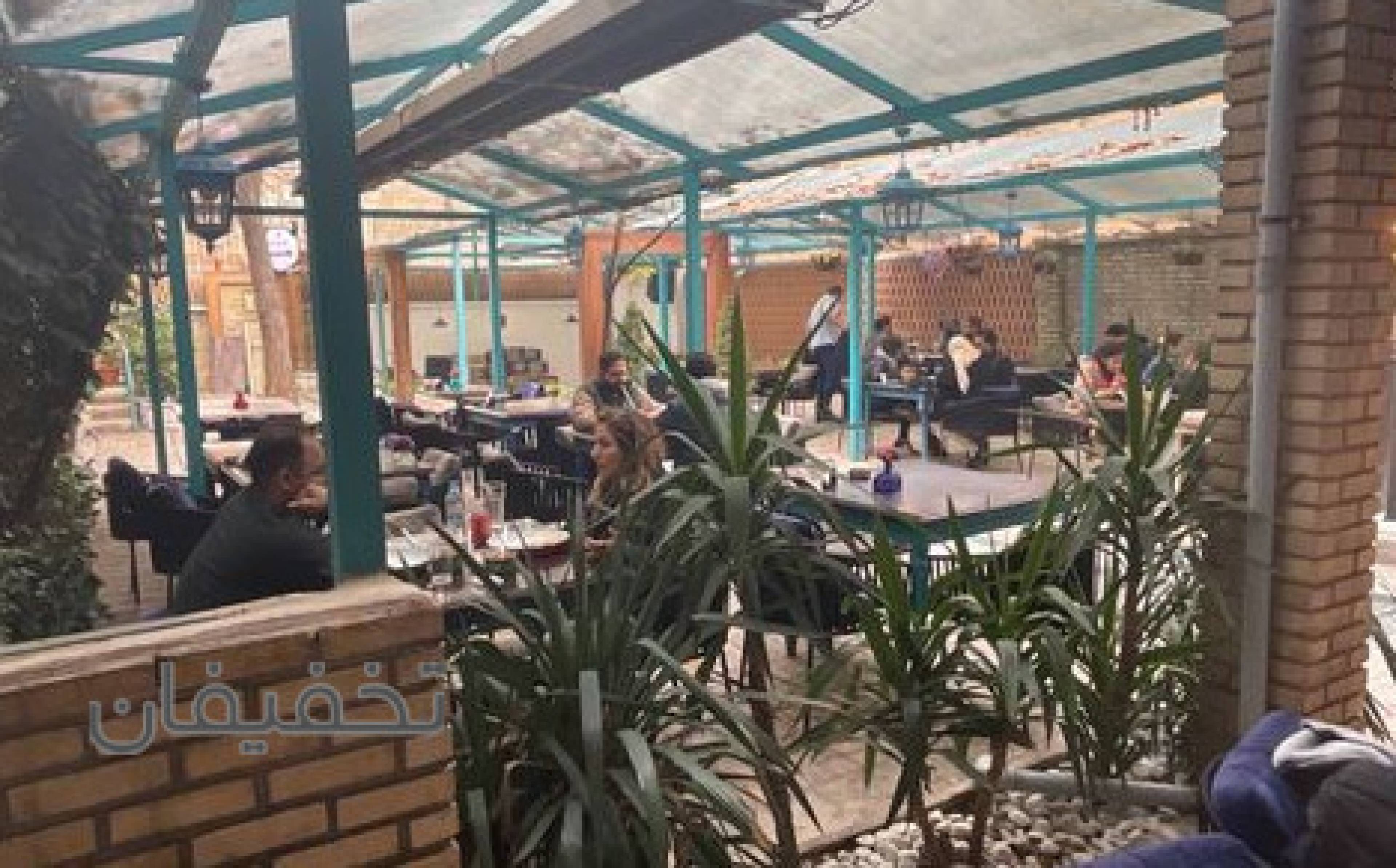کافه آیشا(عمارت خانه دوست)